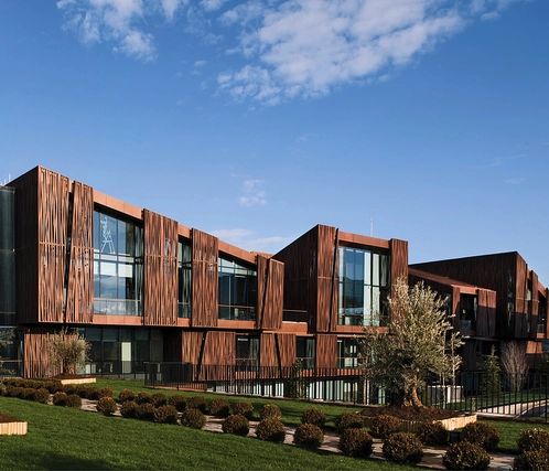 SELÇUK ECZA HEADQUARTERS - Pattern Cut Metal